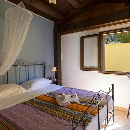 Il Carrubo Apartment *